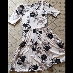Lularoe Nicole Black/White Floral Dress L